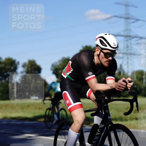 07.09.2025 - 19. Norderstedt Triathlon Michael Burmester http://msf.ph/oto/8841911 07.09.2025 15:36:23 Radfahren 372, 414, 1447 meine-sportfotos.de