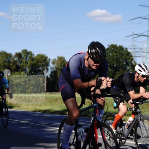 07.09.2025 - 19. Norderstedt Triathlon Michael Burmester http://msf.ph/oto/8841953 07.09.2025 15:37:25 Radfahren 371, 405, 439, 927 meine-sportfotos.de