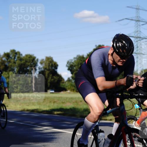 07.09.2025 - 19. Norderstedt Triathlon Michael Burmester http://msf.ph/oto/8841954 07.09.2025 15:37:25 Radfahren 371, 405, 439, 927 meine-sportfotos.de