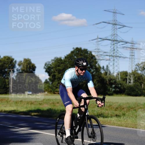 07.09.2025 - 19. Norderstedt Triathlon Michael Burmester http://msf.ph/oto/8841955 07.09.2025 15:37:26 Radfahren 371, 405, 439, 927 meine-sportfotos.de