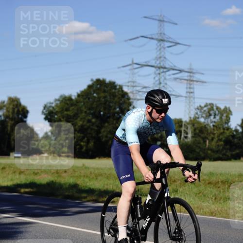 07.09.2025 - 19. Norderstedt Triathlon Michael Burmester http://msf.ph/oto/8841956 07.09.2025 15:37:26 Radfahren 371, 405, 439, 927 meine-sportfotos.de