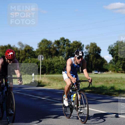 07.09.2025 - 19. Norderstedt Triathlon Michael Burmester http://msf.ph/oto/8841964 07.09.2025 15:37:57 Radfahren 390, 443, 454, 893, 1446, 1510 meine-sportfotos.de