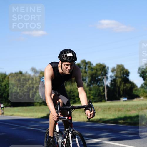 07.09.2025 - 19. Norderstedt Triathlon Michael Burmester http://msf.ph/oto/8842028 07.09.2025 15:39:36 Radfahren 913, 1481 meine-sportfotos.de