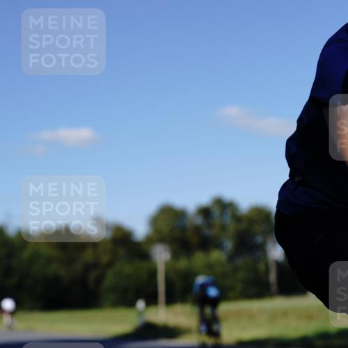 07.09.2025 - 19. Norderstedt Triathlon Michael Burmester http://msf.ph/oto/8842065 07.09.2025 15:40:24 Radfahren 886, 890 meine-sportfotos.de