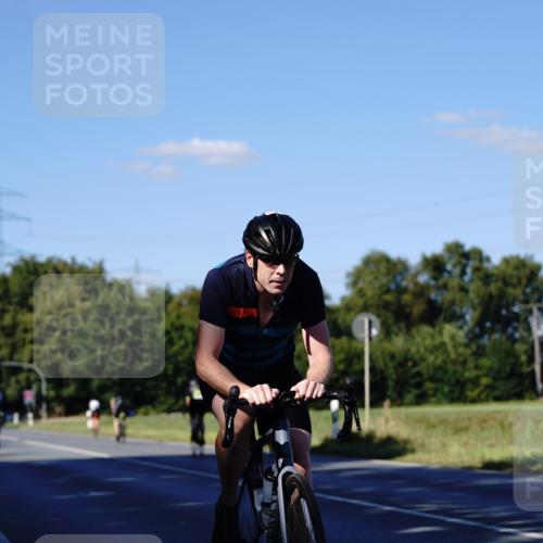 07.09.2025 - 19. Norderstedt Triathlon Michael Burmester http://msf.ph/oto/8842072 07.09.2025 15:40:47 Radfahren 403, 416, 446, 1444 meine-sportfotos.de