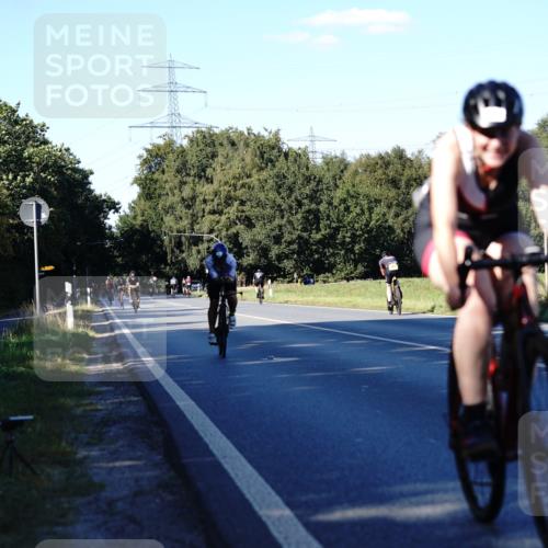 07.09.2025 - 19. Norderstedt Triathlon Michael Burmester http://msf.ph/oto/8842077 07.09.2025 15:40:59 Radfahren 448, 506, 513, 541, 952 meine-sportfotos.de