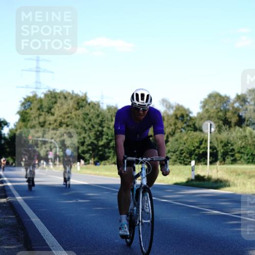 07.09.2025 - 19. Norderstedt Triathlon Michael Burmester http://msf.ph/oto/8842108 07.09.2025 15:41:37 Radfahren 528, 538, 1409, 1545 meine-sportfotos.de