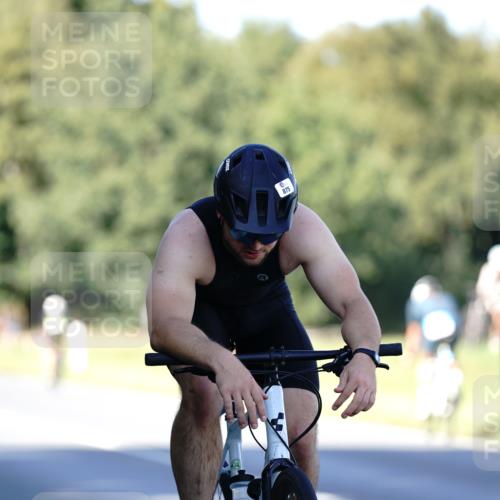 07.09.2025 - 19. Norderstedt Triathlon Michael Burmester http://msf.ph/oto/8842328 07.09.2025 15:46:27 Radfahren 875, 912, 1533 meine-sportfotos.de