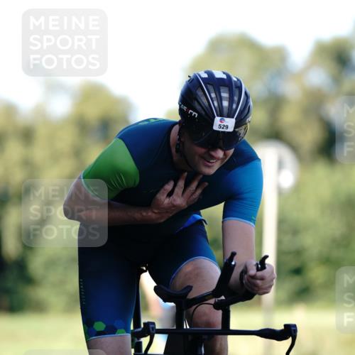 07.09.2025 - 19. Norderstedt Triathlon Michael Burmester http://msf.ph/oto/8842397 07.09.2025 15:47:30 Radfahren 464, 529 meine-sportfotos.de