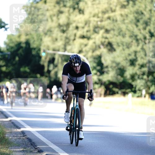 07.09.2025 - 19. Norderstedt Triathlon Michael Burmester http://msf.ph/oto/8842476 07.09.2025 15:48:42 Radfahren 1412 meine-sportfotos.de