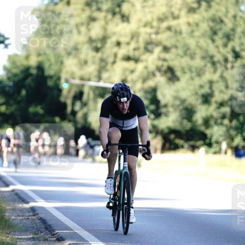 07.09.2025 - 19. Norderstedt Triathlon Michael Burmester http://msf.ph/oto/8842478 07.09.2025 15:48:42 Radfahren 1412 meine-sportfotos.de