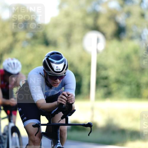 07.09.2025 - 19. Norderstedt Triathlon Michael Burmester http://msf.ph/oto/8842508 07.09.2025 15:49:04 Radfahren 402, 504, 1070 meine-sportfotos.de