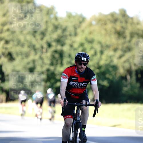 07.09.2025 - 19. Norderstedt Triathlon Michael Burmester http://msf.ph/oto/8842519 07.09.2025 15:49:18 Radfahren 934 meine-sportfotos.de