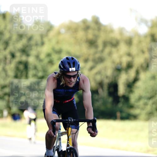 07.09.2025 - 19. Norderstedt Triathlon Michael Burmester http://msf.ph/oto/8842558 07.09.2025 15:49:50 Radfahren 882, 910 meine-sportfotos.de