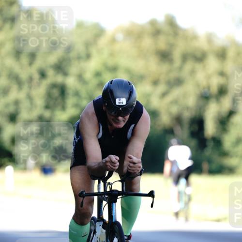 07.09.2025 - 19. Norderstedt Triathlon Michael Burmester http://msf.ph/oto/8842566 07.09.2025 15:49:52 Radfahren 882, 910 meine-sportfotos.de