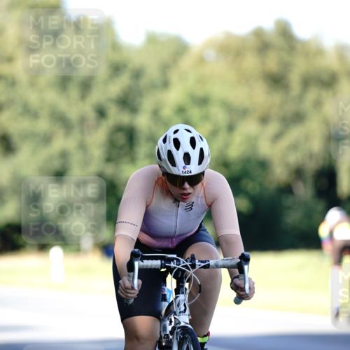 07.09.2025 - 19. Norderstedt Triathlon Michael Burmester http://msf.ph/oto/8842580 07.09.2025 15:50:05 Radfahren 1424 meine-sportfotos.de