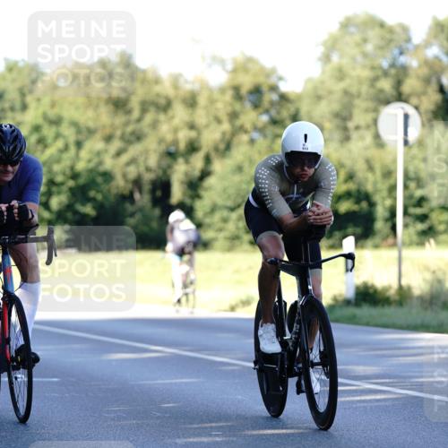 07.09.2025 - 19. Norderstedt Triathlon Michael Burmester http://msf.ph/oto/8842623 07.09.2025 15:50:24 Radfahren 371, 506, 513, 541, 868, 885, 909, 1059, 1522, 1572, 1594 meine-sportfotos.de