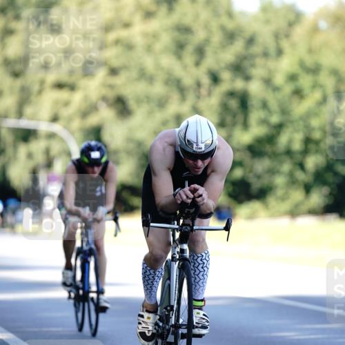 07.09.2025 - 19. Norderstedt Triathlon Michael Burmester http://msf.ph/oto/8842646 07.09.2025 15:50:31 Radfahren 897, 947, 1044, 1552, 1590, 1629 meine-sportfotos.de