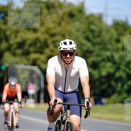 07.09.2025 - 19. Norderstedt Triathlon Michael Burmester http://msf.ph/oto/8842708 07.09.2025 12:56:20 Radfahren 145, 1337 meine-sportfotos.de
