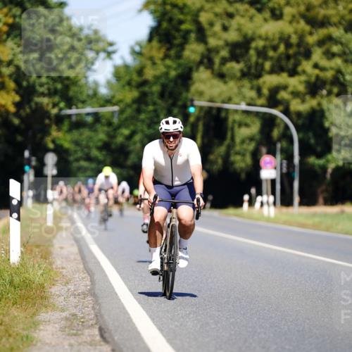 07.09.2025 - 19. Norderstedt Triathlon Michael Burmester http://msf.ph/oto/8842712 07.09.2025 12:56:19 Radfahren 145, 1337 meine-sportfotos.de