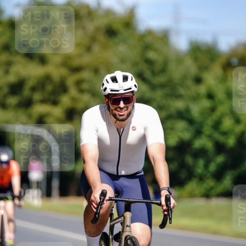 07.09.2025 - 19. Norderstedt Triathlon Michael Burmester http://msf.ph/oto/8842722 07.09.2025 12:56:20 Radfahren 145, 1337 meine-sportfotos.de