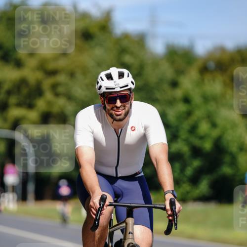 07.09.2025 - 19. Norderstedt Triathlon Michael Burmester http://msf.ph/oto/8842725 07.09.2025 12:56:20 Radfahren 145, 1337 meine-sportfotos.de