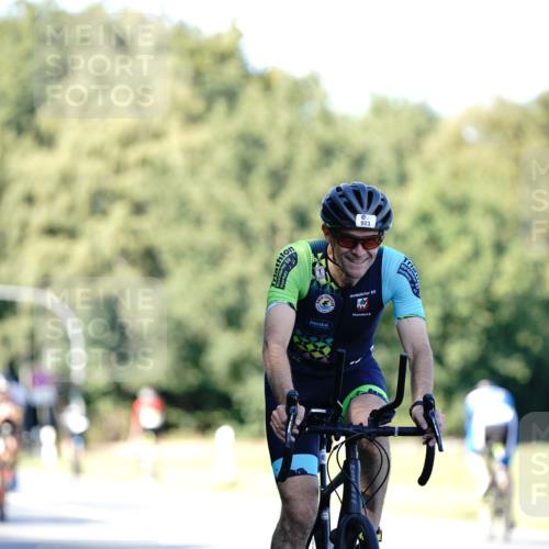 07.09.2025 - 19. Norderstedt Triathlon Michael Burmester http://msf.ph/oto/8843012 07.09.2025 15:52:33 Radfahren 502, 923, 1587 meine-sportfotos.de