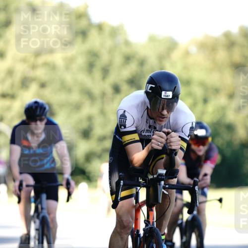 07.09.2025 - 19. Norderstedt Triathlon Michael Burmester http://msf.ph/oto/8843032 07.09.2025 15:52:36 Radfahren 502, 923, 1049, 1444, 1587 meine-sportfotos.de