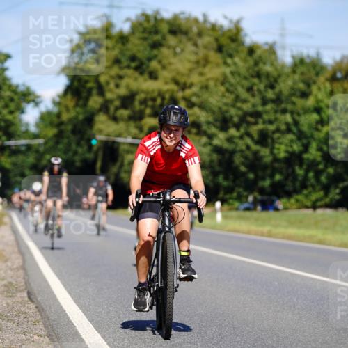 07.09.2025 - 19. Norderstedt Triathlon Michael Burmester http://msf.ph/oto/8843067 07.09.2025 12:57:45 Radfahren 242, 318, 841, 1326 meine-sportfotos.de