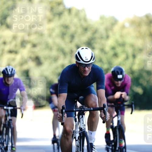 07.09.2025 - 19. Norderstedt Triathlon Michael Burmester http://msf.ph/oto/8843110 07.09.2025 15:53:02 Radfahren 396, 870, 929, 1063, 1409, 1435, 1452, 1614 meine-sportfotos.de