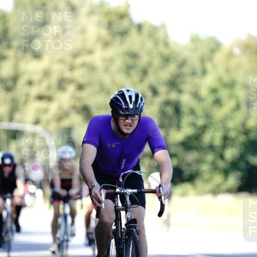 07.09.2025 - 19. Norderstedt Triathlon Michael Burmester http://msf.ph/oto/8843115 07.09.2025 15:53:03 Radfahren 396, 870, 929, 1063, 1409, 1435, 1452, 1614 meine-sportfotos.de