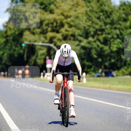 07.09.2025 - 19. Norderstedt Triathlon Michael Burmester http://msf.ph/oto/8843247 07.09.2025 12:59:01 Radfahren 353, 1221, 1360 meine-sportfotos.de