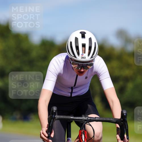 07.09.2025 - 19. Norderstedt Triathlon Michael Burmester http://msf.ph/oto/8843253 07.09.2025 12:59:03 Radfahren 353, 1221, 1360 meine-sportfotos.de