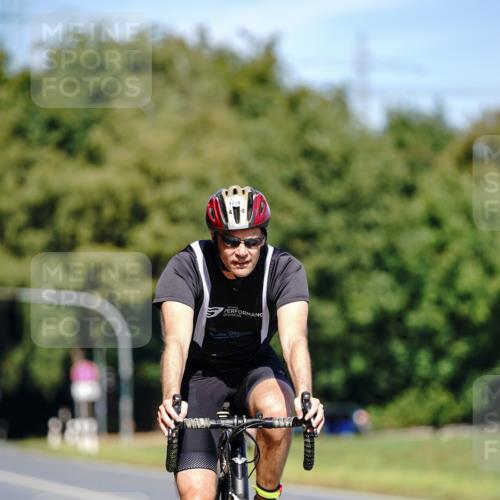 07.09.2025 - 19. Norderstedt Triathlon Michael Burmester http://msf.ph/oto/8843270 07.09.2025 12:59:15 Radfahren 355, 1215 meine-sportfotos.de