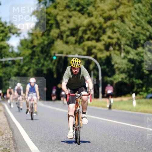 07.09.2025 - 19. Norderstedt Triathlon Michael Burmester http://msf.ph/oto/8843293 07.09.2025 12:59:37 Radfahren 325, 790 meine-sportfotos.de