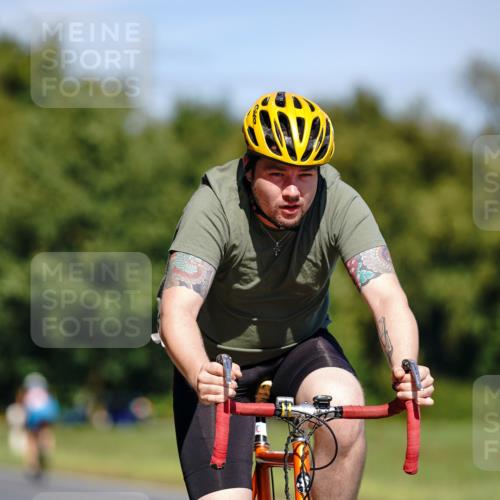 07.09.2025 - 19. Norderstedt Triathlon Michael Burmester http://msf.ph/oto/8843296 07.09.2025 12:59:39 Radfahren 325 meine-sportfotos.de