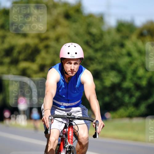 07.09.2025 - 19. Norderstedt Triathlon Michael Burmester http://msf.ph/oto/8843302 07.09.2025 12:59:42 Radfahren 325, 1271, 1295 meine-sportfotos.de