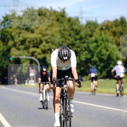 07.09.2025 - 19. Norderstedt Triathlon Michael Burmester http://msf.ph/oto/8843348 07.09.2025 13:00:19 Radfahren 305, 354, 718 meine-sportfotos.de