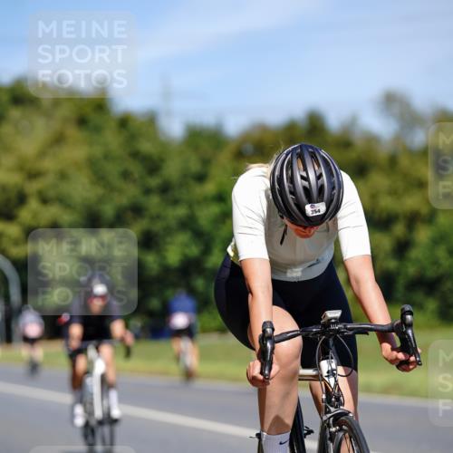07.09.2025 - 19. Norderstedt Triathlon Michael Burmester http://msf.ph/oto/8843351 07.09.2025 13:00:19 Radfahren 305, 354, 718 meine-sportfotos.de