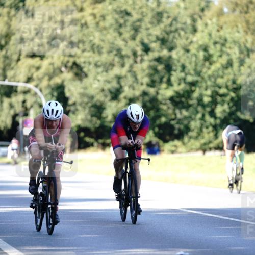 07.09.2025 - 19. Norderstedt Triathlon Michael Burmester http://msf.ph/oto/8843458 07.09.2025 15:54:56 Radfahren 954, 1528, 1539 meine-sportfotos.de