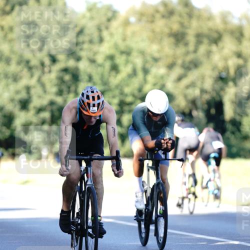 07.09.2025 - 19. Norderstedt Triathlon Michael Burmester http://msf.ph/oto/8843556 07.09.2025 15:55:27 Radfahren 939, 957, 1078, 1403, 1523, 1601, 1627 meine-sportfotos.de