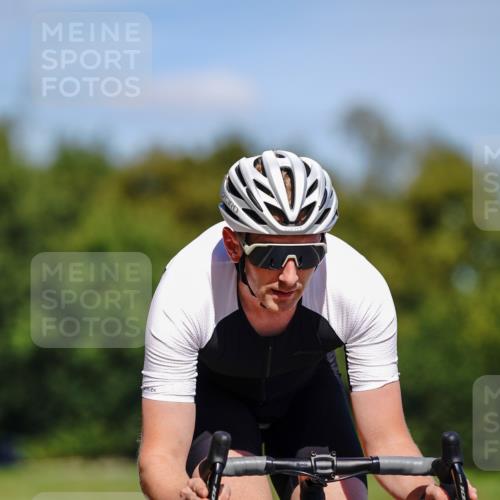07.09.2025 - 19. Norderstedt Triathlon Michael Burmester http://msf.ph/oto/8843578 07.09.2025 13:04:02 Radfahren 1356 meine-sportfotos.de