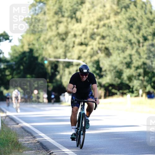07.09.2025 - 19. Norderstedt Triathlon Michael Burmester http://msf.ph/oto/8843685 07.09.2025 15:56:40 Radfahren 401, 945, 1579 meine-sportfotos.de