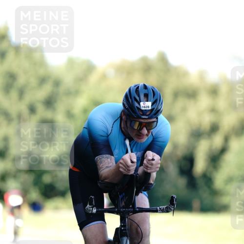 07.09.2025 - 19. Norderstedt Triathlon Michael Burmester http://msf.ph/oto/8843705 07.09.2025 15:56:52 Radfahren 1628 meine-sportfotos.de