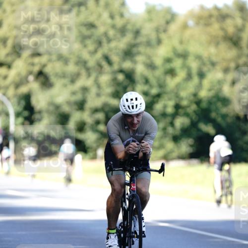 07.09.2025 - 19. Norderstedt Triathlon Michael Burmester http://msf.ph/oto/8843776 07.09.2025 15:57:18 Radfahren 483, 518, 1621 meine-sportfotos.de