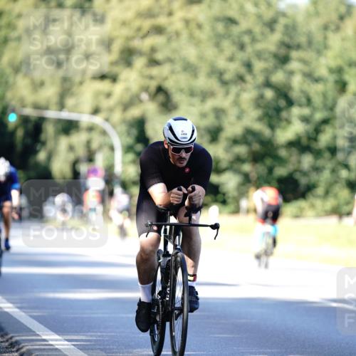 07.09.2025 - 19. Norderstedt Triathlon Michael Burmester http://msf.ph/oto/8843844 07.09.2025 15:57:31 Radfahren 526, 932, 946, 1458 meine-sportfotos.de