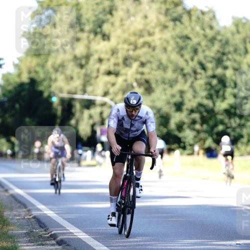 07.09.2025 - 19. Norderstedt Triathlon Michael Burmester http://msf.ph/oto/8843968 07.09.2025 15:58:18 Radfahren 943 meine-sportfotos.de