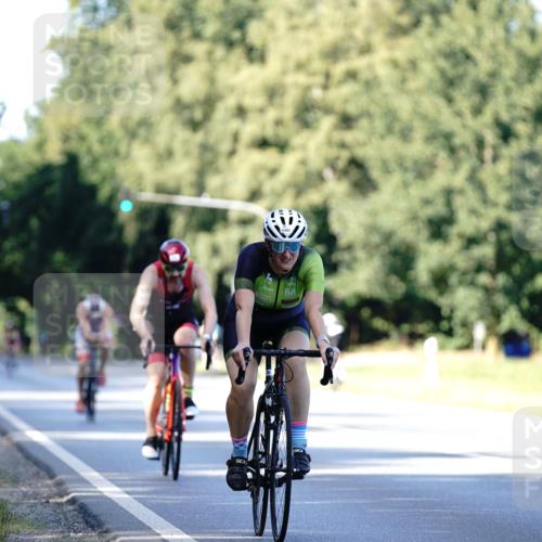 07.09.2025 - 19. Norderstedt Triathlon Michael Burmester http://msf.ph/oto/8844025 07.09.2025 15:58:35 Radfahren 530, 1482, 1575 meine-sportfotos.de