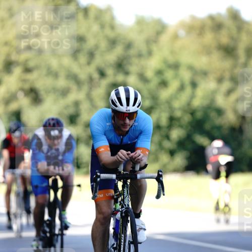07.09.2025 - 19. Norderstedt Triathlon Michael Burmester http://msf.ph/oto/8844130 07.09.2025 15:59:03 Radfahren 425, 501, 517, 915, 1065, 1073, 1101, 1562, 1585, 1632 meine-sportfotos.de