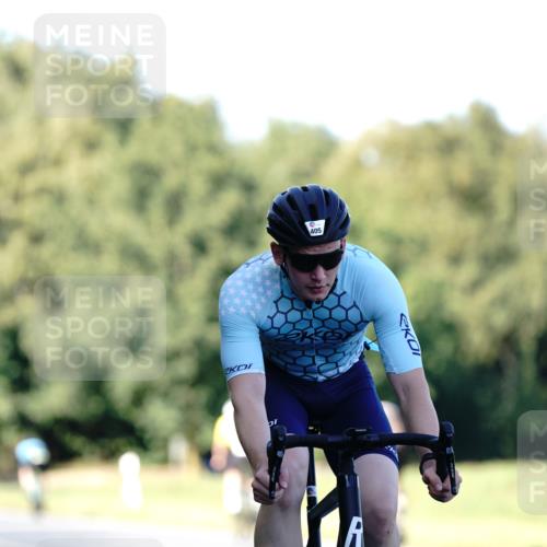 07.09.2025 - 19. Norderstedt Triathlon Michael Burmester http://msf.ph/oto/8844432 07.09.2025 16:00:26 Radfahren 405, 1082, 1412 meine-sportfotos.de